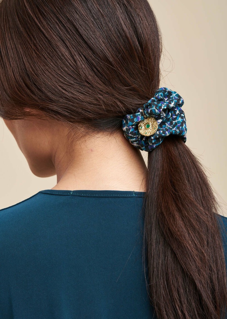 LA FEE maraboutee Scrunchie Met Medailledruk, Gehamerd Hars